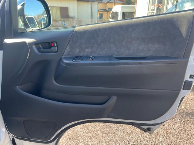 ハイエースワゴン ＧＬ　業者販売歓迎３型４ＷＤ電動スライドアリアクーラーヒーターナビワンセグＴＶバックカメラキーレスイージークローザーＥＴＣオートライトオートエアコンフロントフォグ１００Ｖ電源電動格納ミラータイベルチェーン（14枚目）