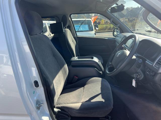 ハイエースワゴン ＧＬ　業者販売歓迎３型４ＷＤ電動スライドアリアクーラーヒーターナビワンセグＴＶバックカメラキーレスイージークローザーＥＴＣオートライトオートエアコンフロントフォグ１００Ｖ電源電動格納ミラータイベルチェーン（17枚目）