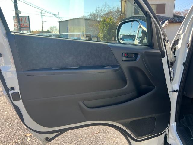 ハイエースワゴン ＧＬ　業者販売歓迎３型４ＷＤ電動スライドアリアクーラーヒーターナビワンセグＴＶバックカメラキーレスイージークローザーＥＴＣオートライトオートエアコンフロントフォグ１００Ｖ電源電動格納ミラータイベルチェーン（26枚目）