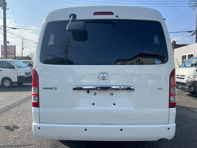 ハイエースワゴン ＧＬ　３型後期１０人純正ナビＴＶバックカメラキーレスリヤクーラーヒーター電動ステップイージークローザーコーナーセンサーオートライトオートエアコン電動格納ミラーＦフォグ２０２４年製造タイヤＷエアバック（7枚目）