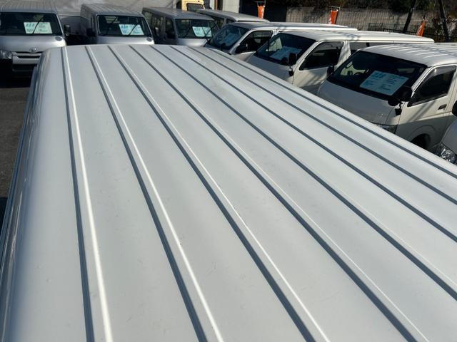 ハイエースワゴン ＧＬ　３型後期１０人純正ナビＴＶバックカメラキーレスリヤクーラーヒーター電動ステップイージークローザーコーナーセンサーオートライトオートエアコン電動格納ミラーＦフォグ２０２４年製造タイヤＷエアバック（10枚目）