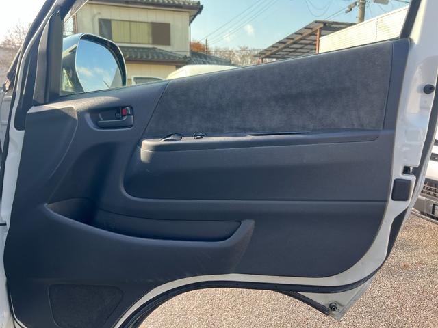 ハイエースワゴン ＧＬ　３型後期１０人純正ナビＴＶバックカメラキーレスリヤクーラーヒーター電動ステップイージークローザーコーナーセンサーオートライトオートエアコン電動格納ミラーＦフォグ２０２４年製造タイヤＷエアバック（15枚目）