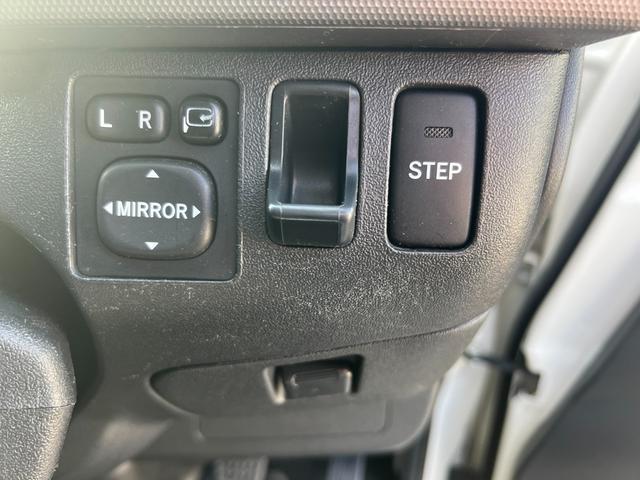 ハイエースワゴン ＧＬ　３型後期１０人純正ナビＴＶバックカメラキーレスリヤクーラーヒーター電動ステップイージークローザーコーナーセンサーオートライトオートエアコン電動格納ミラーＦフォグ２０２４年製造タイヤＷエアバック（19枚目）