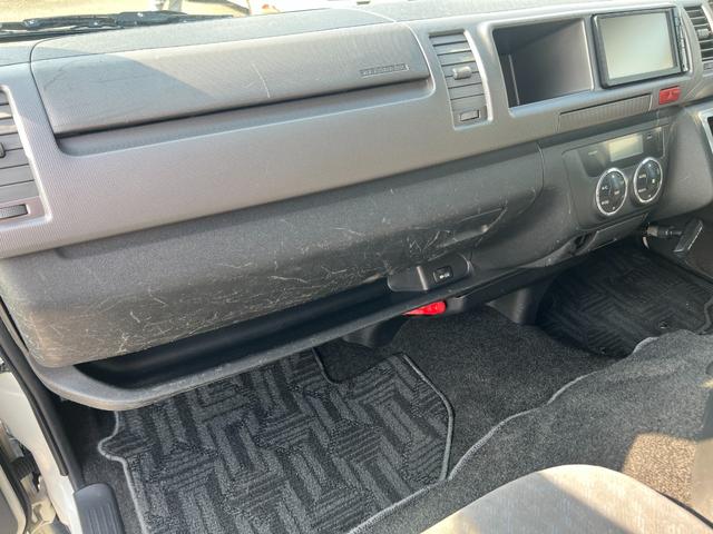 ハイエースワゴン ＧＬ　３型後期１０人純正ナビＴＶバックカメラキーレスリヤクーラーヒーター電動ステップイージークローザーコーナーセンサーオートライトオートエアコン電動格納ミラーＦフォグ２０２４年製造タイヤＷエアバック（30枚目）