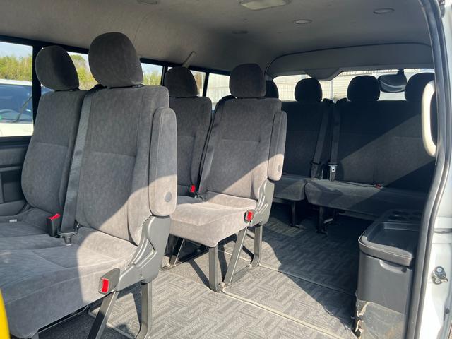 ハイエースワゴン ＧＬ　３型後期１０人純正ナビＴＶバックカメラキーレスリヤクーラーヒーター電動ステップイージークローザーコーナーセンサーオートライトオートエアコン電動格納ミラーＦフォグ２０２４年製造タイヤＷエアバック（33枚目）