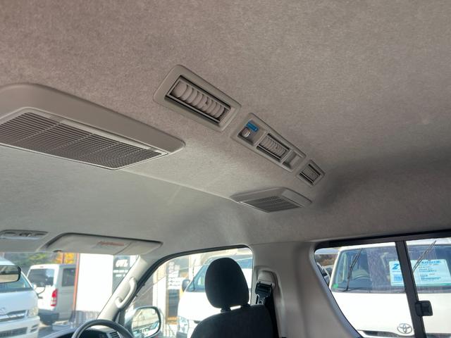 ハイエースワゴン ＧＬ　３型後期１０人純正ナビＴＶバックカメラキーレスリヤクーラーヒーター電動ステップイージークローザーコーナーセンサーオートライトオートエアコン電動格納ミラーＦフォグ２０２４年製造タイヤＷエアバック（36枚目）