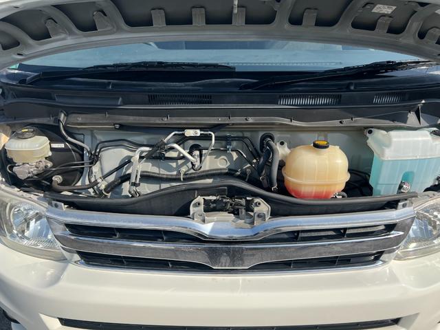 ハイエースワゴン ＧＬ　３型後期１０人純正ナビＴＶバックカメラキーレスリヤクーラーヒーター電動ステップイージークローザーコーナーセンサーオートライトオートエアコン電動格納ミラーＦフォグ２０２４年製造タイヤＷエアバック（41枚目）