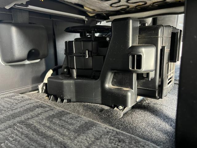 ハイエースワゴン ＧＬ　３型後期１０人純正ナビＴＶバックカメラキーレスリヤクーラーヒーター電動ステップイージークローザーコーナーセンサーオートライトオートエアコン電動格納ミラーＦフォグ２０２４年製造タイヤＷエアバック（42枚目）