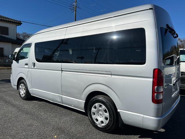 ハイエースワゴン グランドキャビン 純正ナビTVバックカメラETCキーレスリヤクーラーヒーター電動スライドドア電動格納ミラーシートカバーオートライトオートエアコンWエアバック(6枚目)