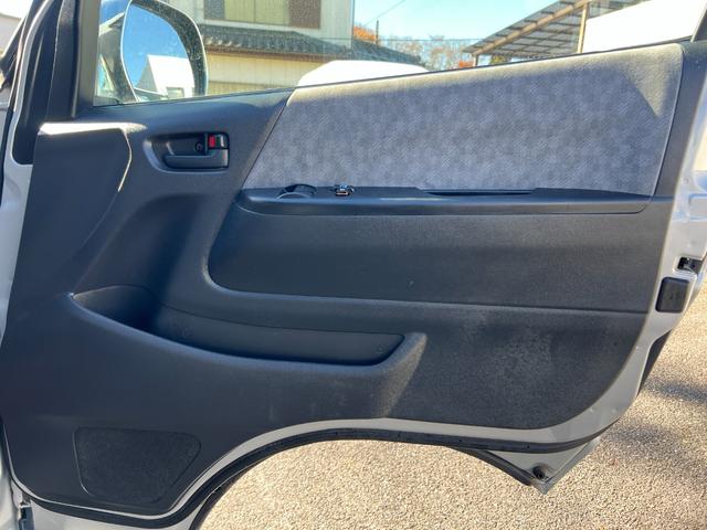 ハイエースワゴン グランドキャビン 純正ナビTVバックカメラETCキーレスリヤクーラーヒーター電動スライドドア電動格納ミラーシートカバーオートライトオートエアコンWエアバック(15枚目)