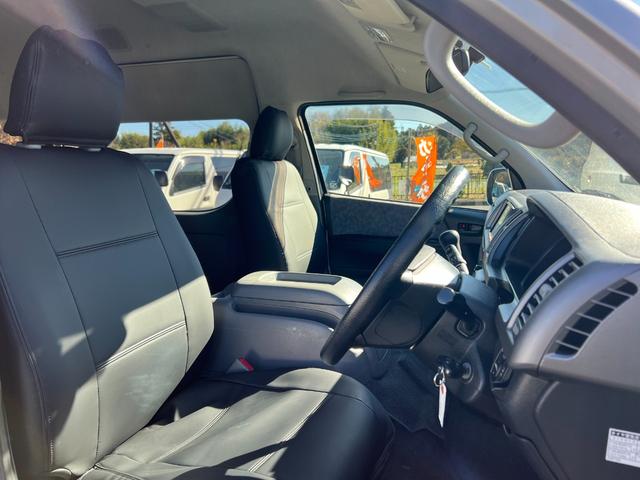 ハイエースワゴン グランドキャビン 純正ナビTVバックカメラETCキーレスリヤクーラーヒーター電動スライドドア電動格納ミラーシートカバーオートライトオートエアコンWエアバック(17枚目)