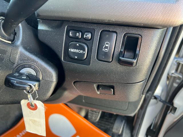 ハイエースワゴン グランドキャビン 純正ナビTVバックカメラETCキーレスリヤクーラーヒーター電動スライドドア電動格納ミラーシートカバーオートライトオートエアコンWエアバック(19枚目)