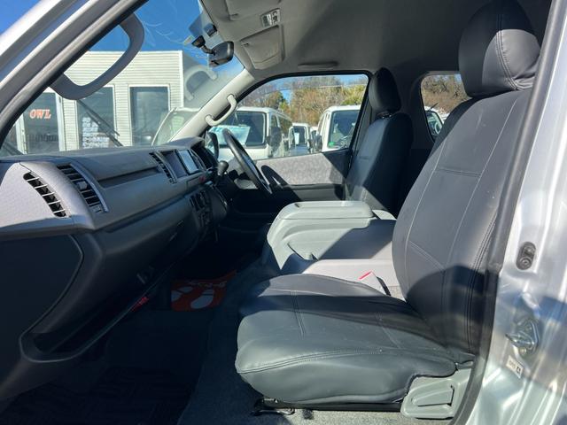 ハイエースワゴン グランドキャビン 純正ナビTVバックカメラETCキーレスリヤクーラーヒーター電動スライドドア電動格納ミラーシートカバーオートライトオートエアコンWエアバック(28枚目)