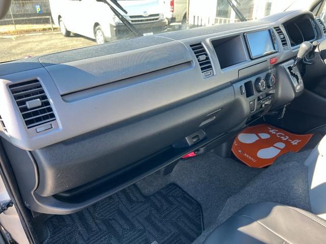 ハイエースワゴン グランドキャビン 純正ナビTVバックカメラETCキーレスリヤクーラーヒーター電動スライドドア電動格納ミラーシートカバーオートライトオートエアコンWエアバック(30枚目)