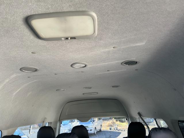 ハイエースワゴン グランドキャビン 純正ナビTVバックカメラETCキーレスリヤクーラーヒーター電動スライドドア電動格納ミラーシートカバーオートライトオートエアコンWエアバック(36枚目)