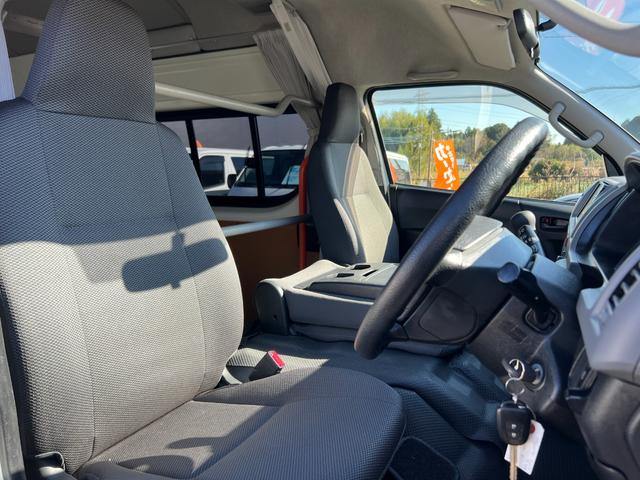 ハイエースバン SロングDX 電動リフト付きリヤクーラーヒーター純正ナビTVバックカメラETC100V電源床張り加工外部電源フロントフォグ2024年製造タイヤタイベルチェーン小窓(22枚目)