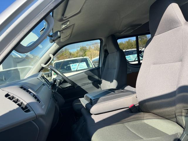 ハイエースバン ロングDX ディーゼル9人キーレスリヤクーラーヒーター純正ナビTVBluetoothバックカメラドラレコ小窓禁煙ルームクリーニング済(27枚目)