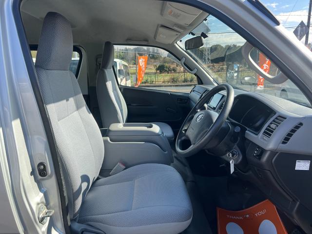 ハイエースワゴン ＤＸ　１０人乗りキーレスリヤクーラーヒーターナビＴＶＢｌｕｅｔｏｏｔｈバックカメラＥＴＣＷエアバック小窓集中ドアロックタイベルチェーン（16枚目）