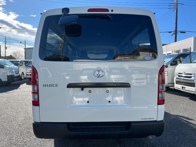 ハイエースバン ロングＤＸ　３人乗り５ドアキーレスバックカメラパワーウィンドウ集中ドアロックタイベルチェーン６速ＡＴ禁煙ルームクリーニング済（7枚目）