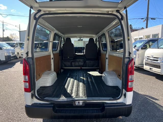 ハイエースバン ロングＤＸ　３人乗り５ドアキーレスバックカメラパワーウィンドウ集中ドアロックタイベルチェーン６速ＡＴ禁煙ルームクリーニング済（35枚目）