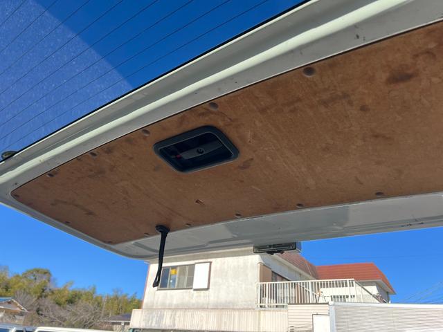 ハイエースバン ロングＤＸ　３人乗り５ドアキーレスバックカメラパワーウィンドウ集中ドアロックタイベルチェーン６速ＡＴ禁煙ルームクリーニング済（36枚目）