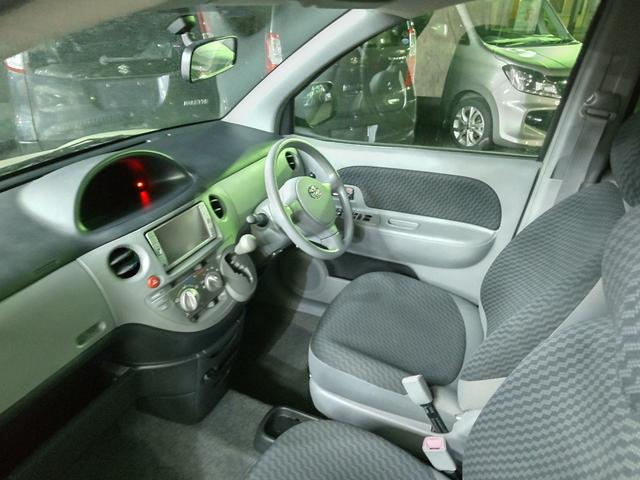 シエンタ Ｘリミテッド　禁煙車　電動スライドドア　ナビ　テレビ　ＤＶＤ視聴可　キーレスエントリー　ＥＴＣ　ヘッドライトレベライザ　ウインカー付きドアミラー　３列シート７人乗り　ドライブレコーダ（5枚目）