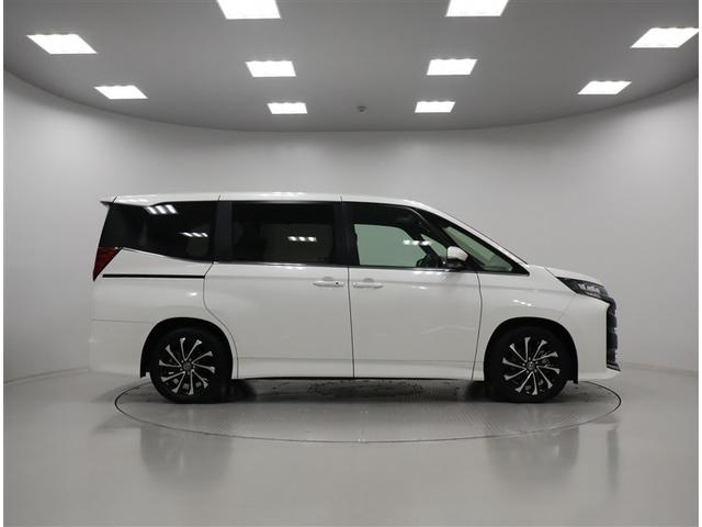 ノア ハイブリッドＳ－Ｚ　ワンオーナー　禁煙車　トヨタ認定中古車　コネクティッドナビ　パノラミックビューモニター　パワーバックドア　前後ドラレコ　トヨタセーフティーセンス　レーダークルーズコントロール　クリアランスソナー（5枚目）