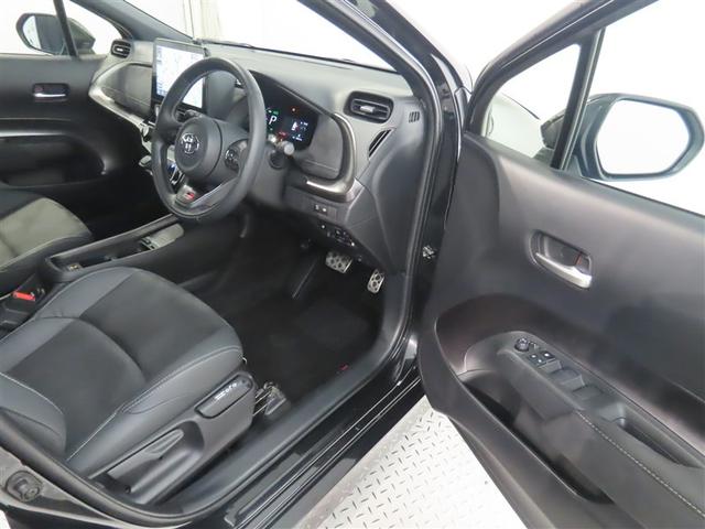 アクア GRスポーツ ワンオーナー 禁煙車 トヨタ認定中古車 GRスポーツ 10,5インチディスプレイオーディオナビ パノラミックビューモニター 前後ドラレコ トヨタセーフティーセンス レーダークルーズコントロール(9枚目)