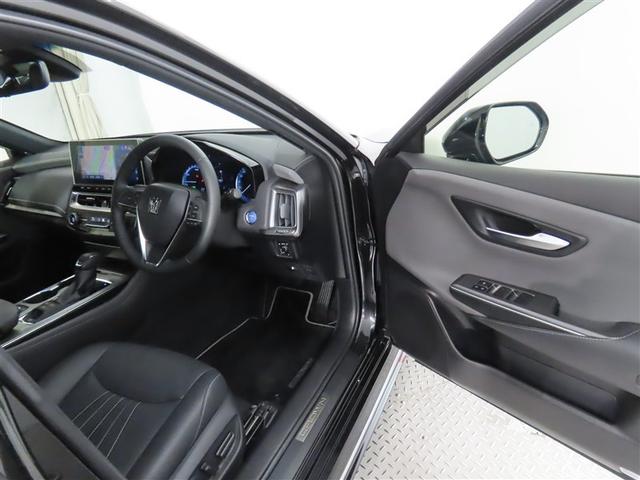 クラウンハイブリッド ＲＳ　リミテッドＩＩ　ワンオーナー　禁煙車　トヨタ認定中古車　純正ナビ　バックカメラ　ＥＴＣ　シートベンチレーション　トヨタセーフティーセンス　レーダークルーズ　クリアランスソナー（8枚目）