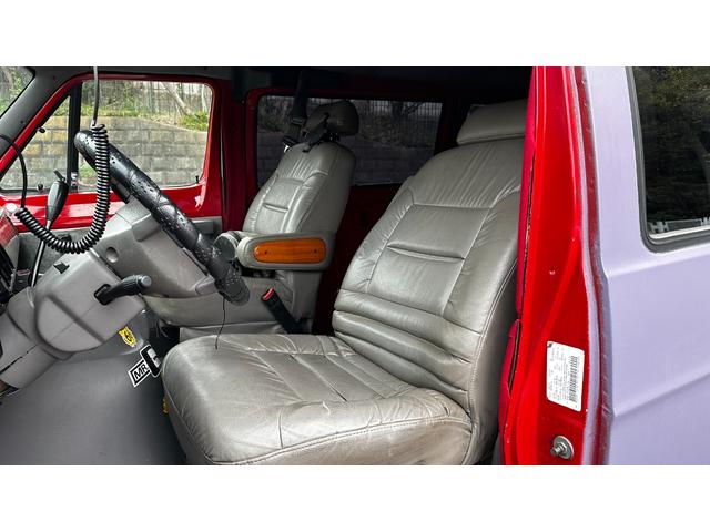 ダッジ・バン ベースグレード　ミディアム　スライドドア　観音開き（28枚目）