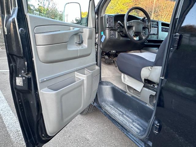 シボレーエクスプレス ベースグレード　５ドア　リアドア観音開き（8枚目）