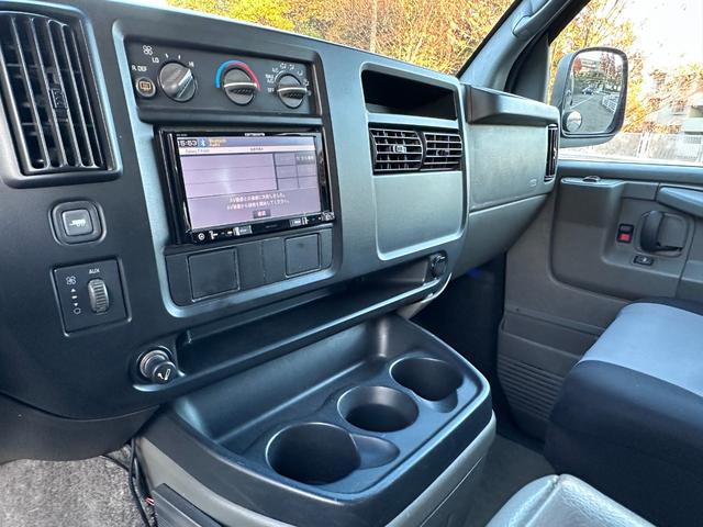 シボレーエクスプレス ベースグレード　５ドア　リアドア観音開き（10枚目）