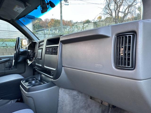 シボレーエクスプレス ベースグレード　５ドア　リアドア観音開き（11枚目）