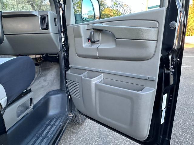 シボレーエクスプレス ベースグレード　５ドア　リアドア観音開き（21枚目）