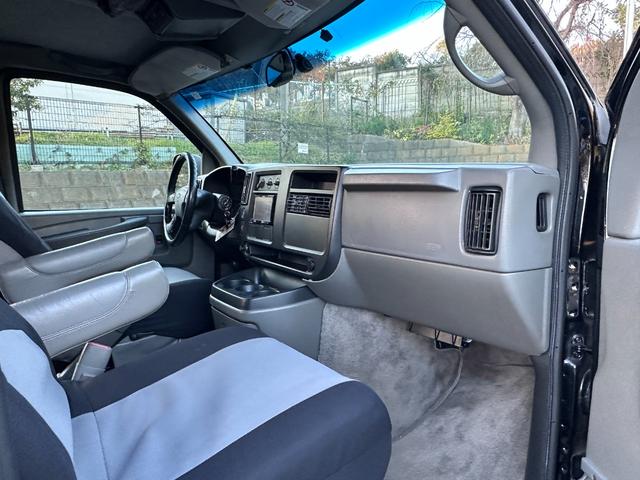 シボレーエクスプレス ベースグレード　５ドア　リアドア観音開き（23枚目）