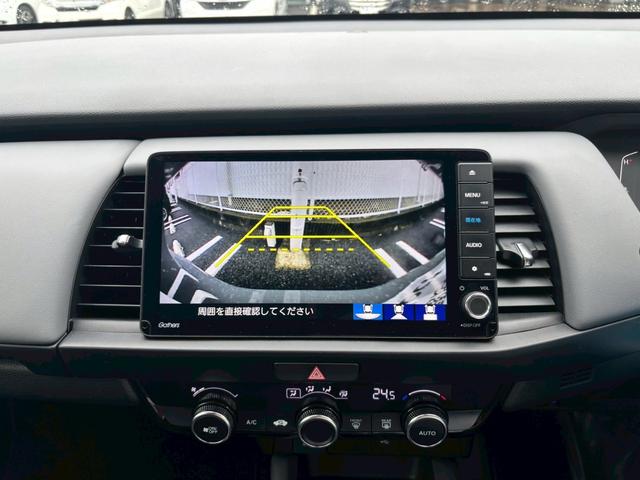 フィット ＲＳ　当社デモカー　ＵＳＢポート　イモビライザー　リアカメラ　ＬＥＤヘッドライト　アイドリングストップ　ＤＶＤ再生　エアコン　ＥＴＣ車載器　キーレス　スマートキー　横滑防止装置　サイドカーテンエアバック（3枚目）