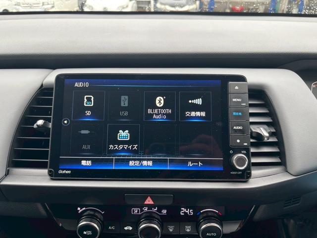 フィット ＲＳ　当社デモカー　ＵＳＢポート　イモビライザー　リアカメラ　ＬＥＤヘッドライト　アイドリングストップ　ＤＶＤ再生　エアコン　ＥＴＣ車載器　キーレス　スマートキー　横滑防止装置　サイドカーテンエアバック（4枚目）