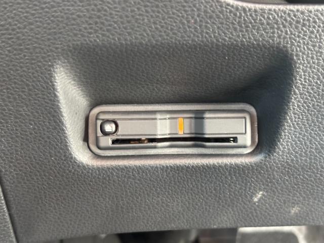 フィット e:HEVクロスター 衝突回避システム 1オーナー フルオートエアコン 整備記録簿 LEDランプ エアバッグ サイドエアバック 地デジ オートクルーズコントロール VSA ETC バックカメラ USB(5枚目)