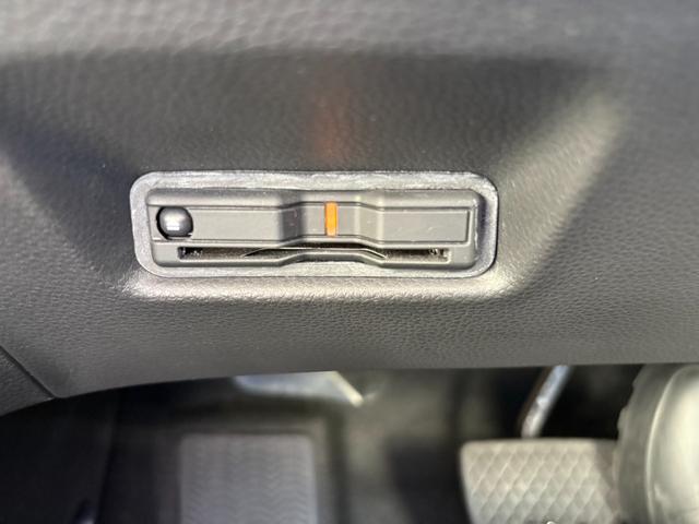 フィット e:HEVクロスター 衝突回避システム 1オーナー フルオートエアコン 整備記録簿 LEDランプ エアバッグ サイドエアバック 地デジ オートクルーズコントロール VSA ETC バックカメラ USB(4枚目)