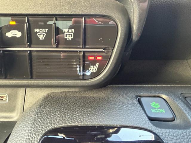 N-WGNカスタム L・ターボホンダセンシング ブレーキサポート 盗難警報装置 横滑り防止機能 サイドエアバック クルーズC LEDヘッド シ-トヒ-タ- リヤカメラ タ-ボ 整備記録簿 AAC Aストップ ABS(6枚目)