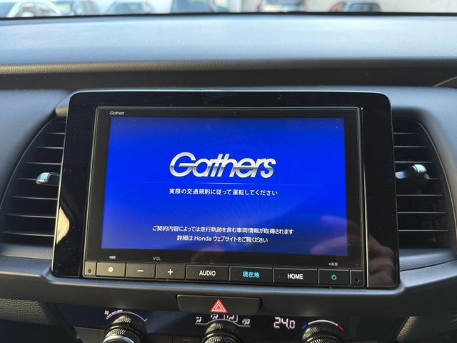 フィット ホーム 当社デモカー 記録簿 衝突軽減 リアカメラ AAC 横滑り防止機能 サイドエアバック ワンオーナー車 LEDライト クルーズコントロール パワーウィンドウ スマキー 禁煙車 ナビTV ABS ETC(2枚目)