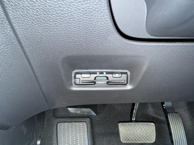 フィット ホーム 当社デモカー 記録簿 衝突軽減 リアカメラ AAC 横滑り防止機能 サイドエアバック ワンオーナー車 LEDライト クルーズコントロール パワーウィンドウ スマキー 禁煙車 ナビTV ABS ETC(5枚目)