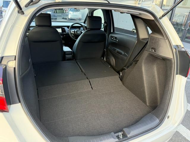 フィット ホーム 当社デモカー 記録簿 衝突軽減 リアカメラ AAC 横滑り防止機能 サイドエアバック ワンオーナー車 LEDライト クルーズコントロール パワーウィンドウ スマキー 禁煙車 ナビTV ABS ETC(11枚目)