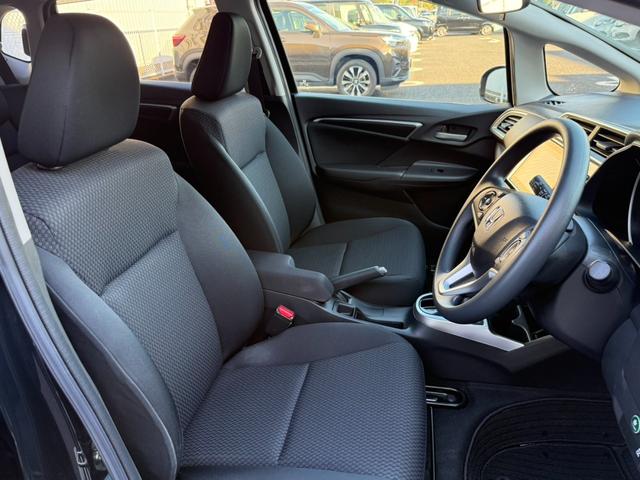 フィット 13G・Sホンダセンシング ワンオーナー車 リヤカメラ サイドエアバッグ 衝突被害軽減システム 地デジTV ドライブレコーダー装着車 オートクルーズコントロール LEDヘッドランプ Aストップ 禁煙(9枚目)