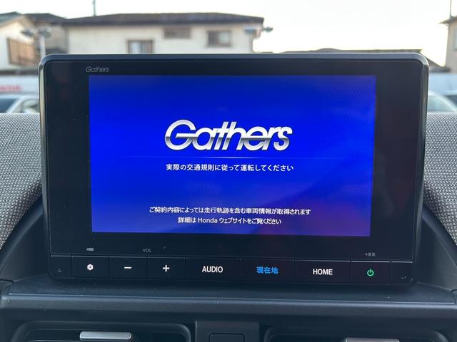 フリード エアー　当社デモカー　クルコン　サイドカーテンエアバック　ＵＳＢ　フルオートエアコン　３列シート　フルセグ　キーレス　ＬＥＤヘッドランプ　ワンオーナー　衝突軽減　パワーステアリング　Ｂカメラ　スマートキー（2枚目）