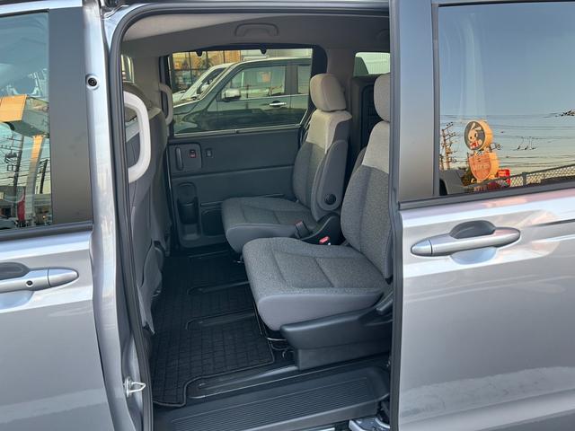 フリード エアー　当社デモカー　クルコン　サイドカーテンエアバック　ＵＳＢ　フルオートエアコン　３列シート　フルセグ　キーレス　ＬＥＤヘッドランプ　ワンオーナー　衝突軽減　パワーステアリング　Ｂカメラ　スマートキー（13枚目）