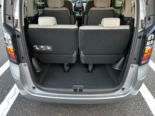 フリード エアー　当社デモカー　クルコン　サイドカーテンエアバック　ＵＳＢ　フルオートエアコン　３列シート　フルセグ　キーレス　ＬＥＤヘッドランプ　ワンオーナー　衝突軽減　パワーステアリング　Ｂカメラ　スマートキー（14枚目）