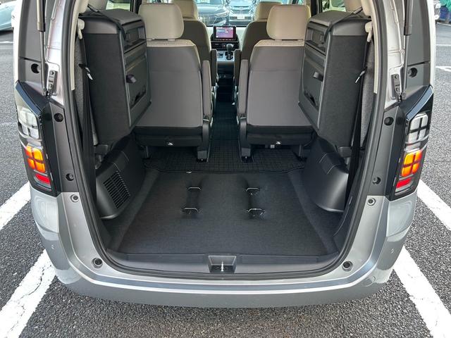 フリード エアー　当社デモカー　クルコン　サイドカーテンエアバック　ＵＳＢ　フルオートエアコン　３列シート　フルセグ　キーレス　ＬＥＤヘッドランプ　ワンオーナー　衝突軽減　パワーステアリング　Ｂカメラ　スマートキー（15枚目）