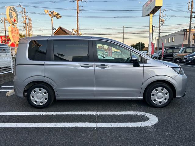 フリード エアー　当社デモカー　クルコン　サイドカーテンエアバック　ＵＳＢ　フルオートエアコン　３列シート　フルセグ　キーレス　ＬＥＤヘッドランプ　ワンオーナー　衝突軽減　パワーステアリング　Ｂカメラ　スマートキー（17枚目）