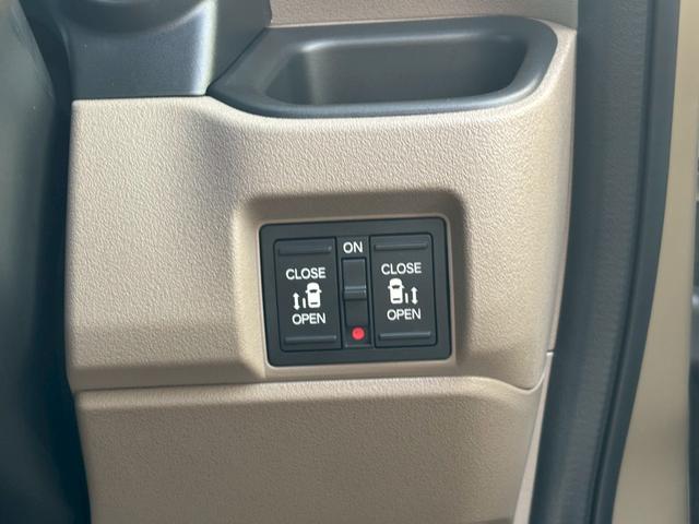 N-BOXジョイ ベースグレード 当社デモカー 踏み間違い防止装置 Bカメラ 横滑り防止機能 LEDランプ 点検記録簿 クルーズコントロール パワーウィンドウ 前席シートヒーター スマートキー 両側電動ドア オートエアコン キーレス(7枚目)